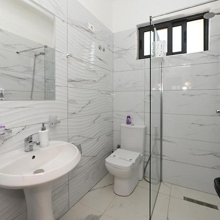 Hotel Fama Škalngur Dış mekan fotoğraf