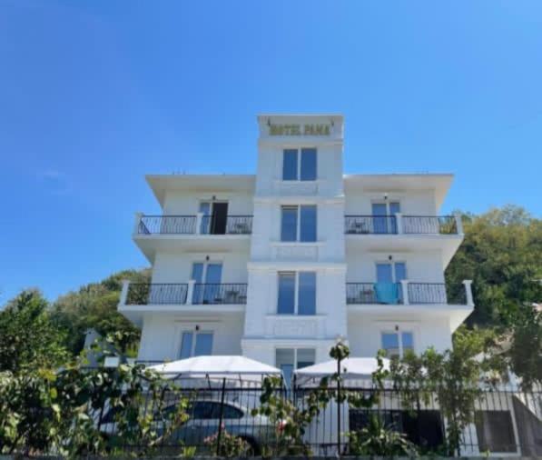 Hotel Fama Škalngur Dış mekan fotoğraf