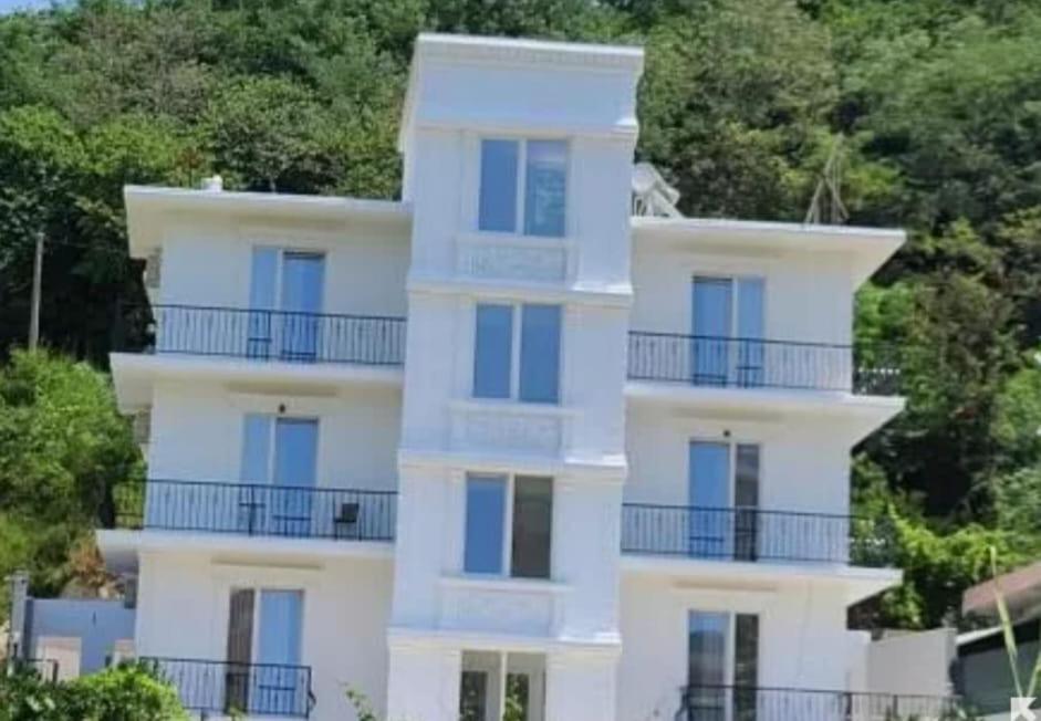 Hotel Fama Škalngur Dış mekan fotoğraf