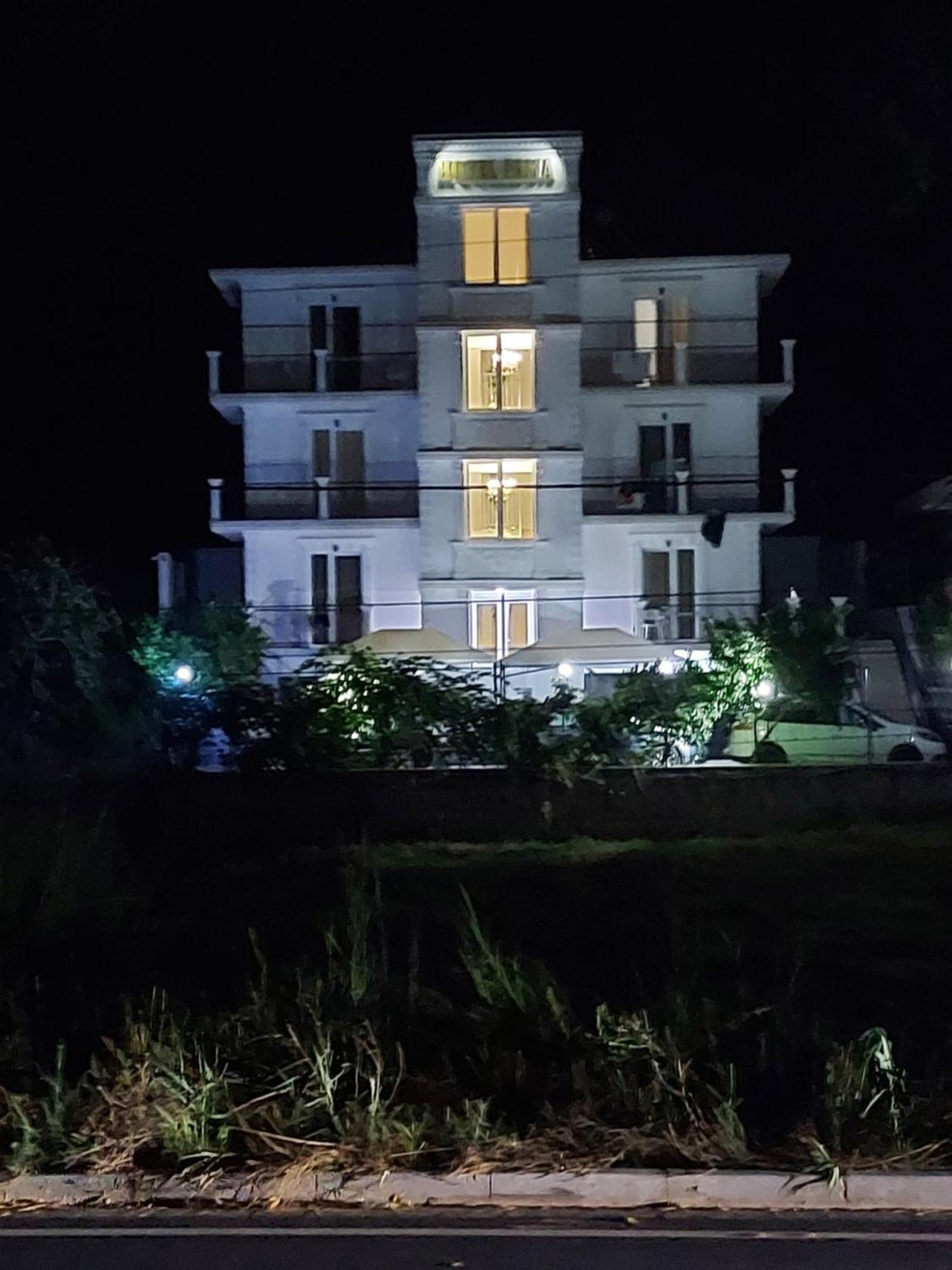 Hotel Fama Škalngur Dış mekan fotoğraf