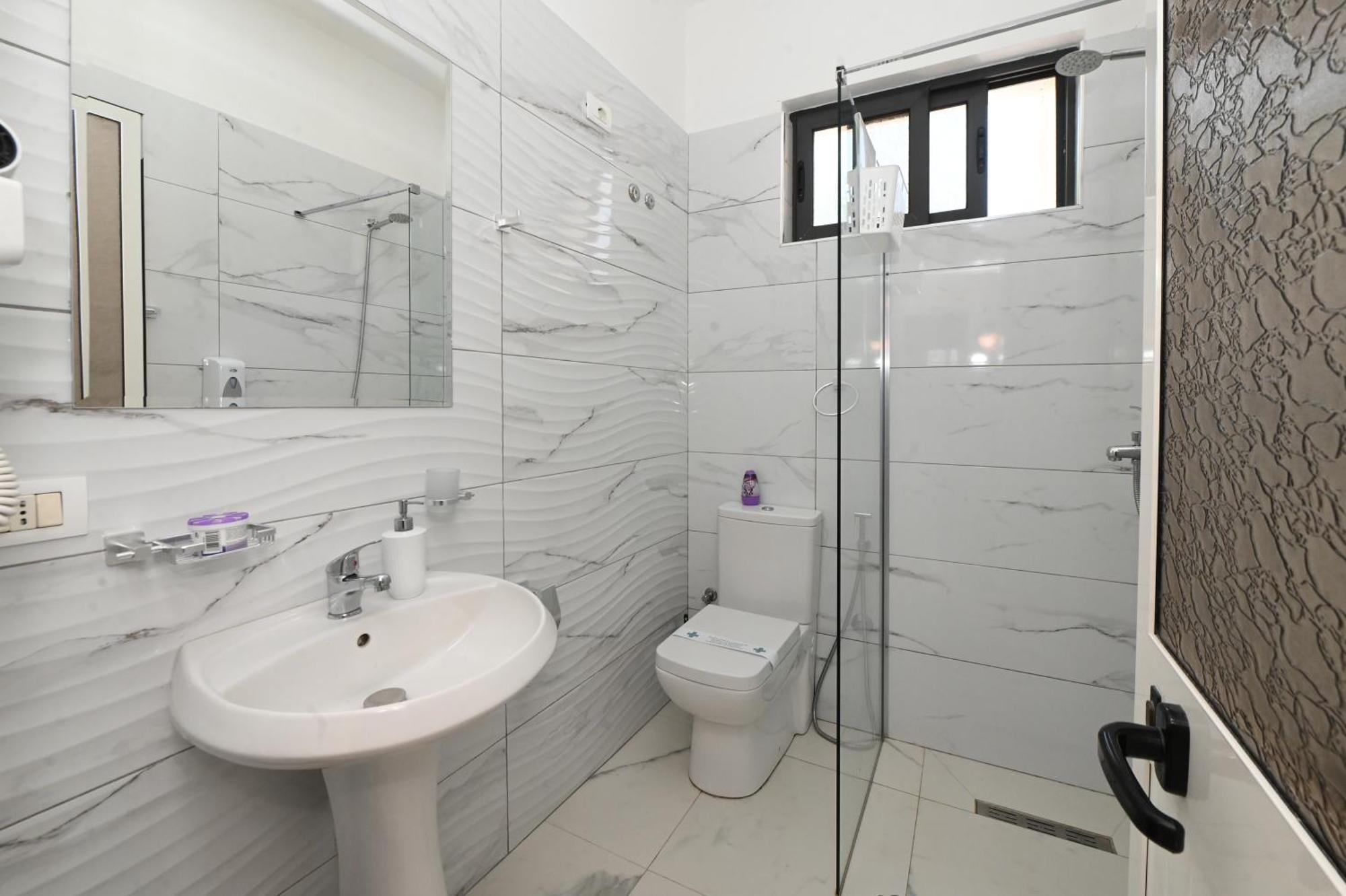 Hotel Fama Škalngur Dış mekan fotoğraf