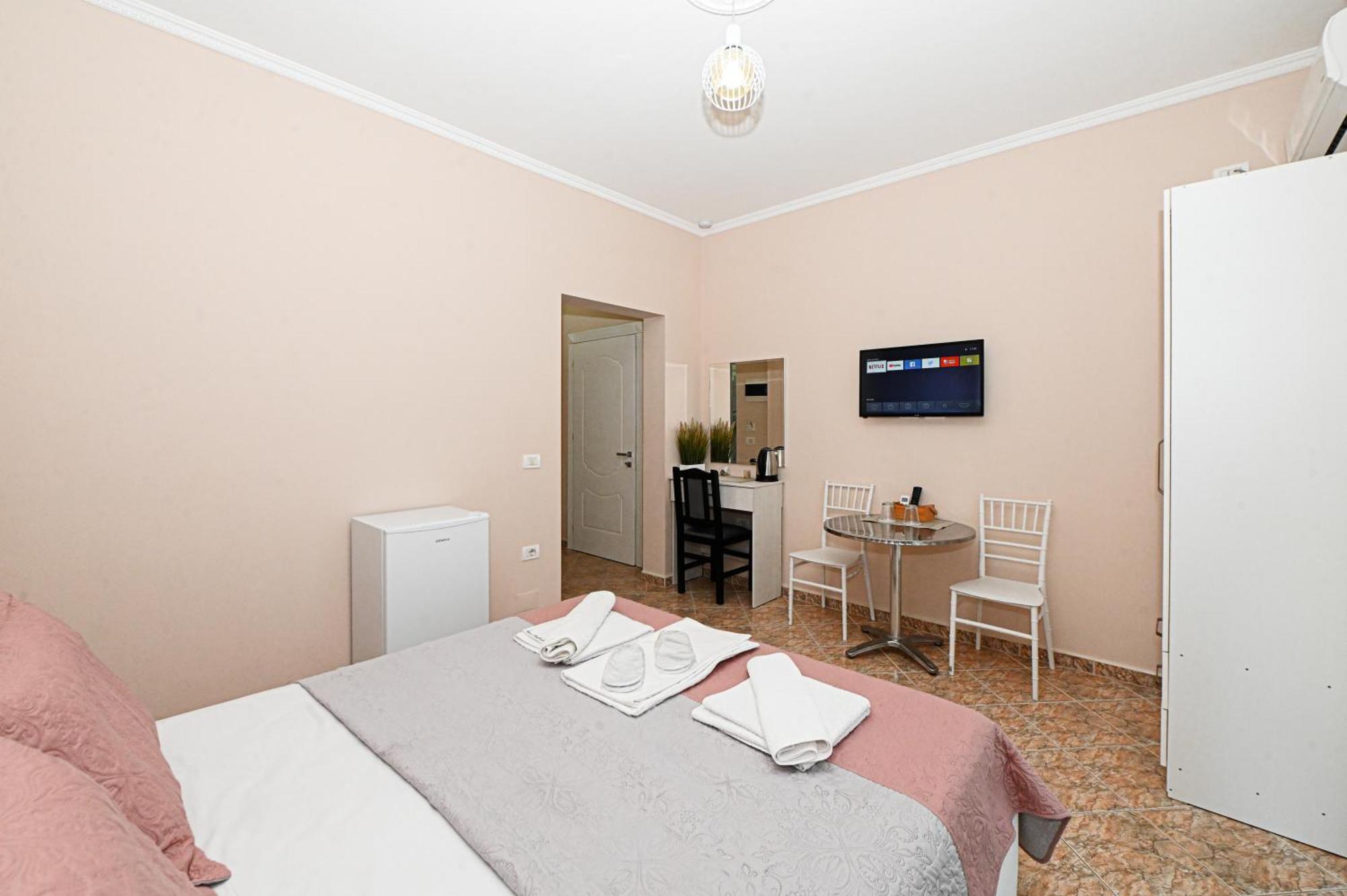 Hotel Fama Škalngur Dış mekan fotoğraf