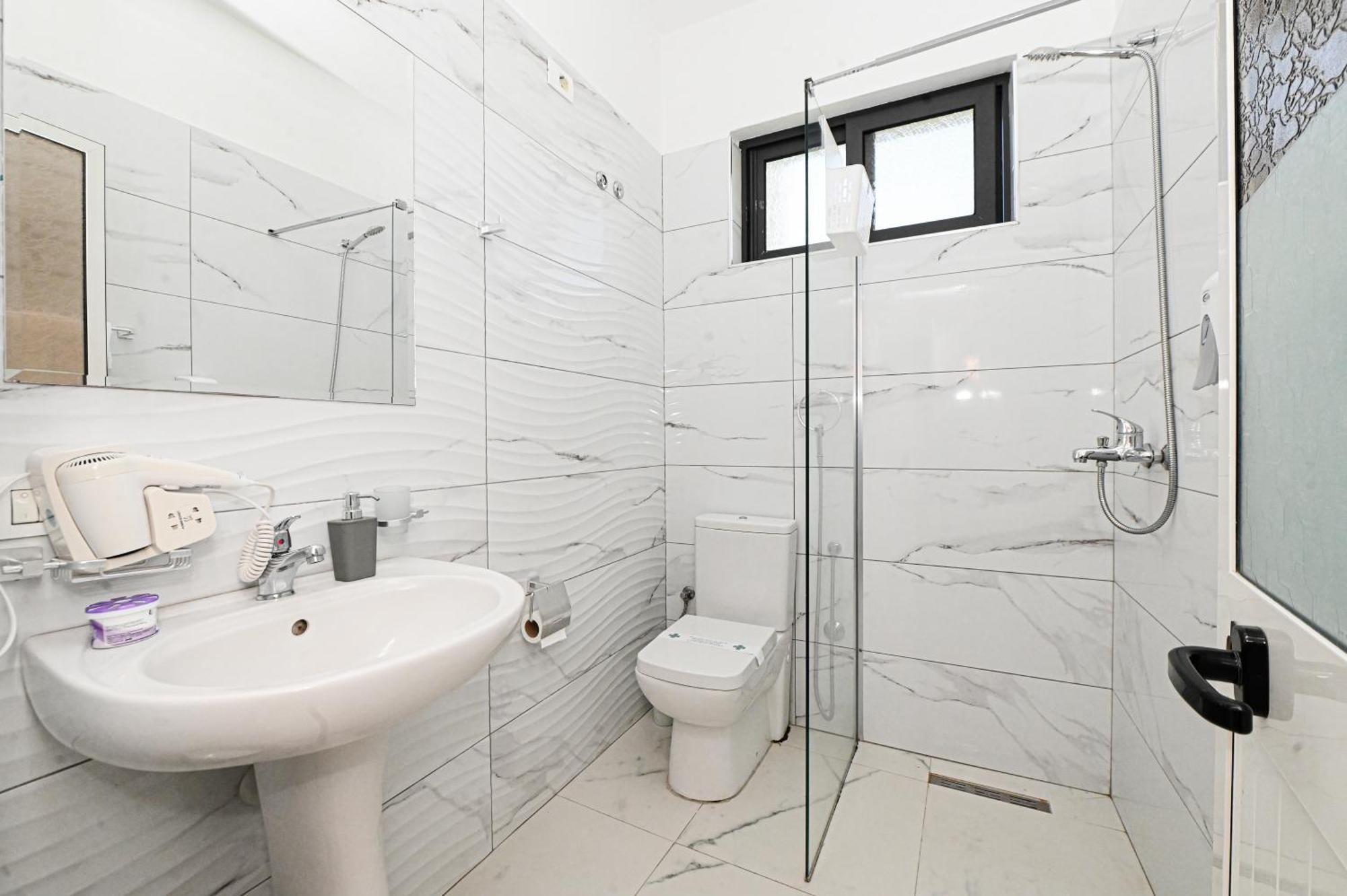 Hotel Fama Škalngur Dış mekan fotoğraf