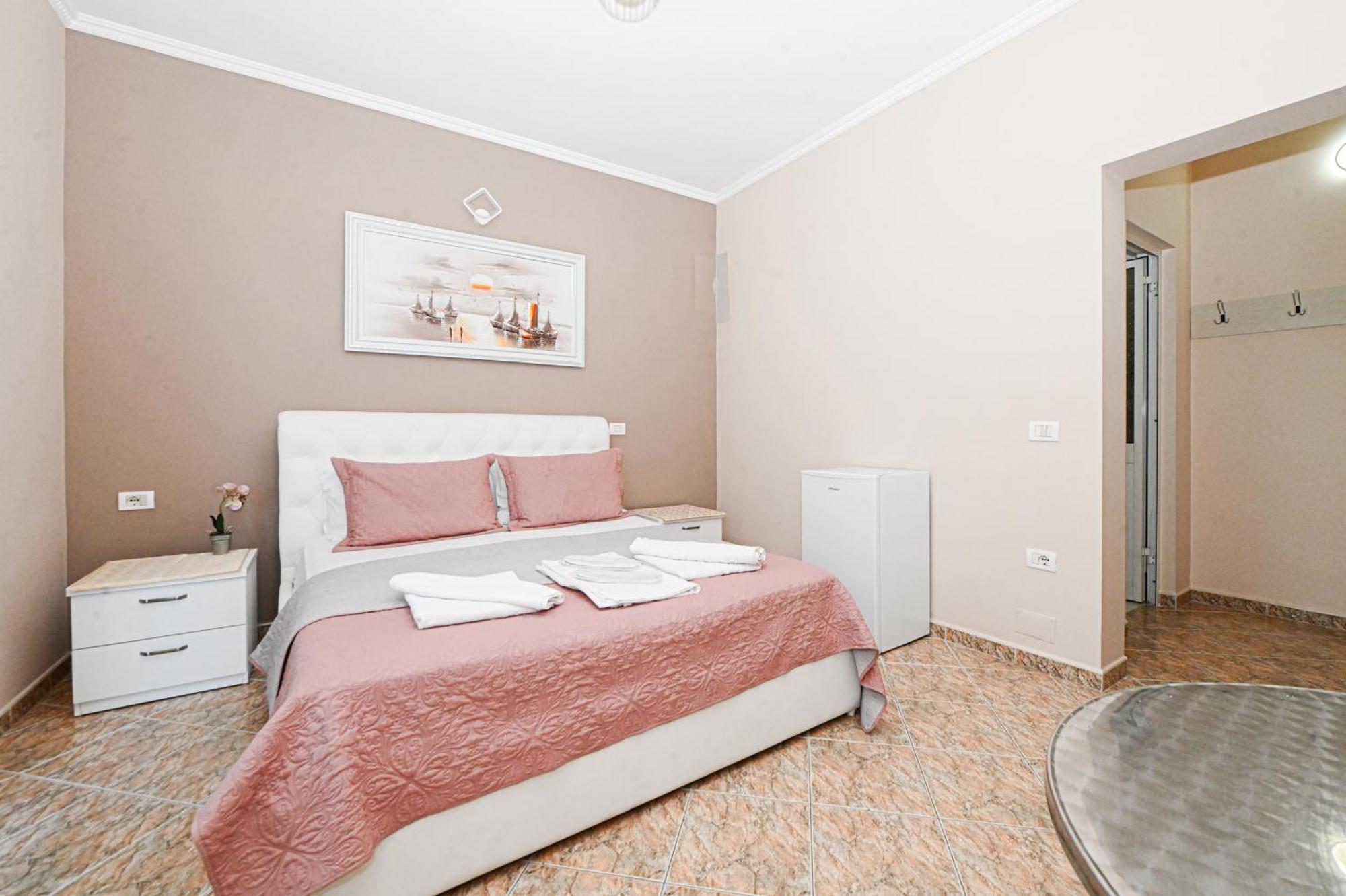 Hotel Fama Škalngur Dış mekan fotoğraf