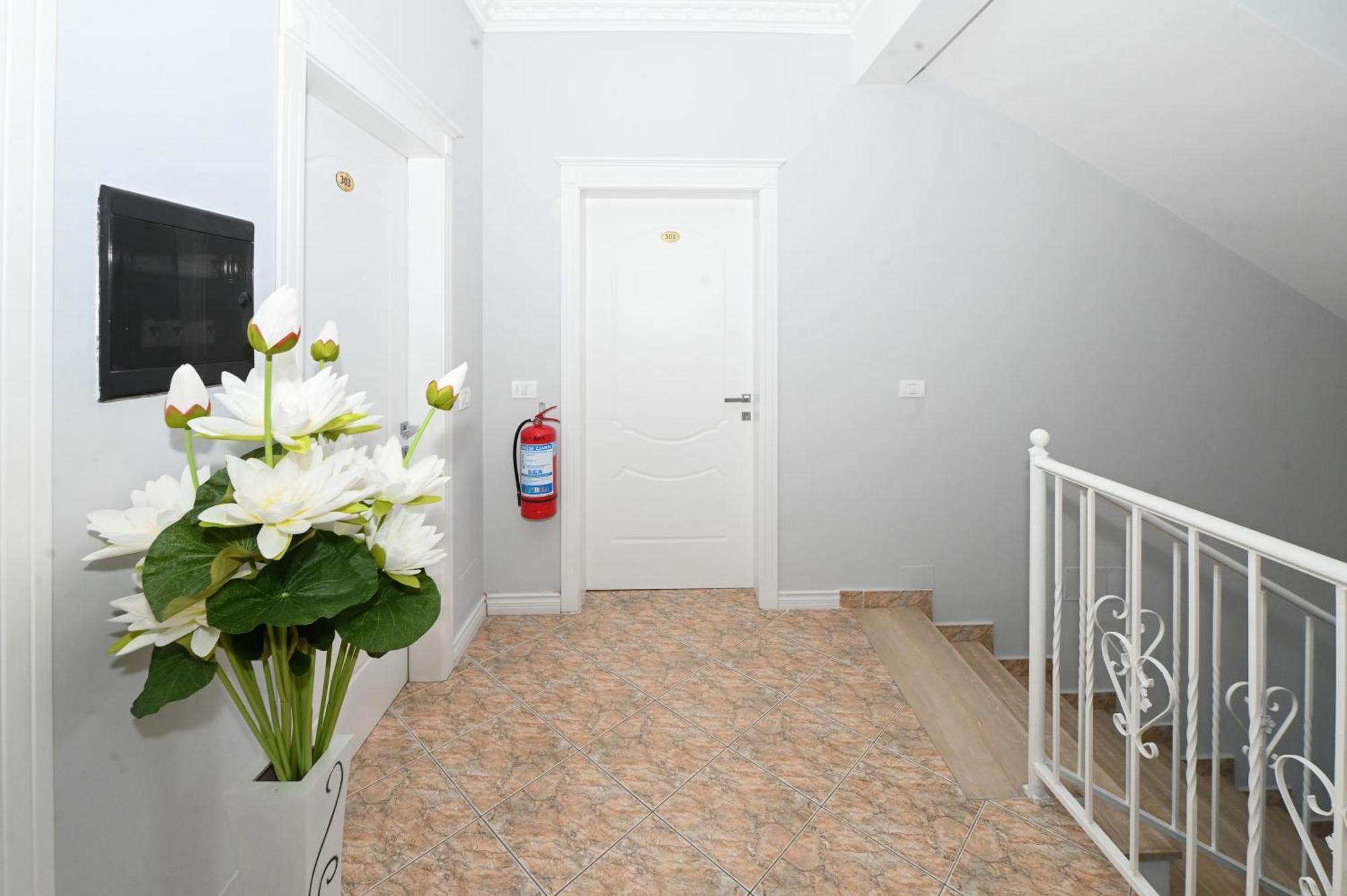 Hotel Fama Škalngur Dış mekan fotoğraf