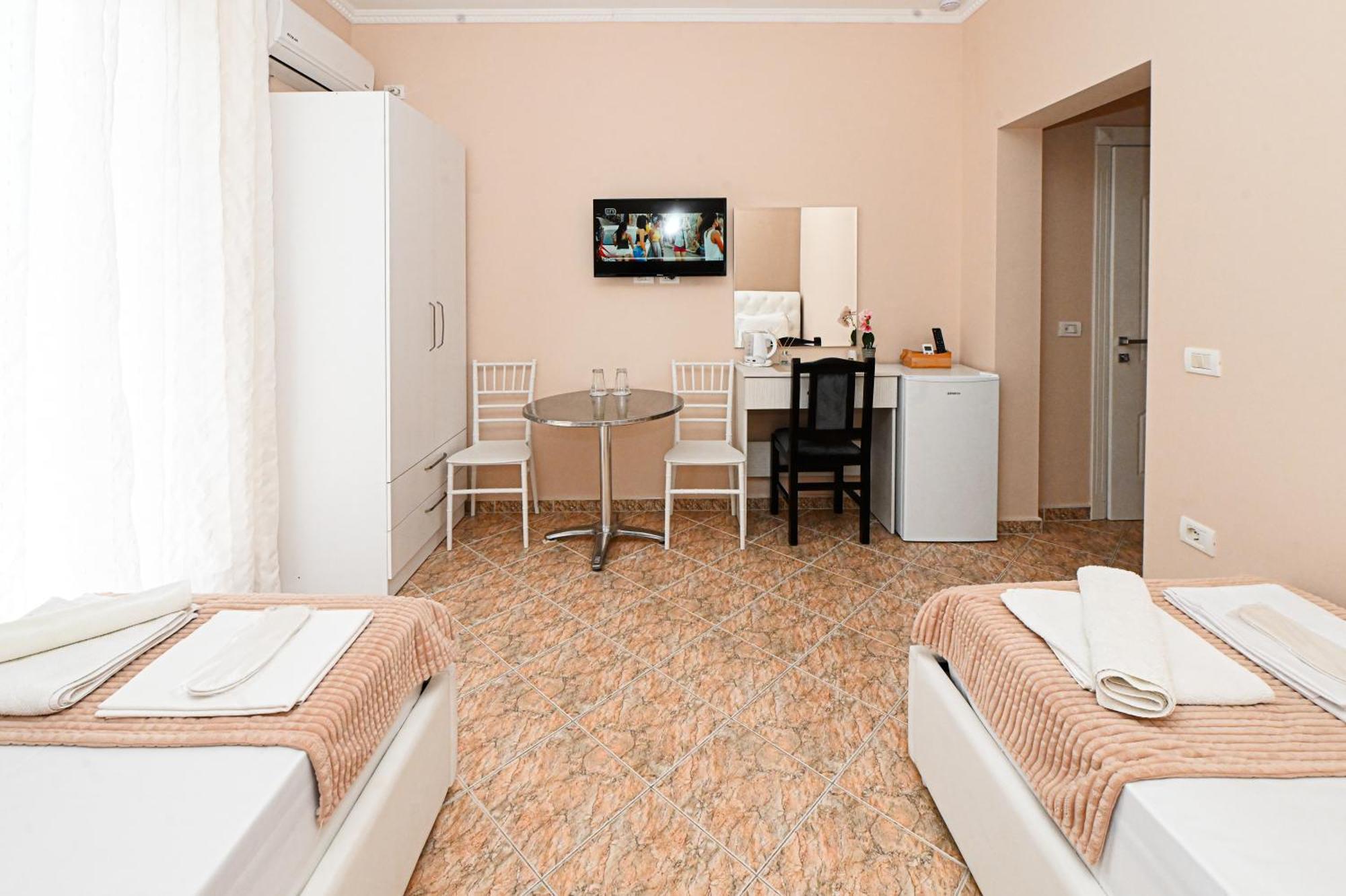 Hotel Fama Škalngur Dış mekan fotoğraf