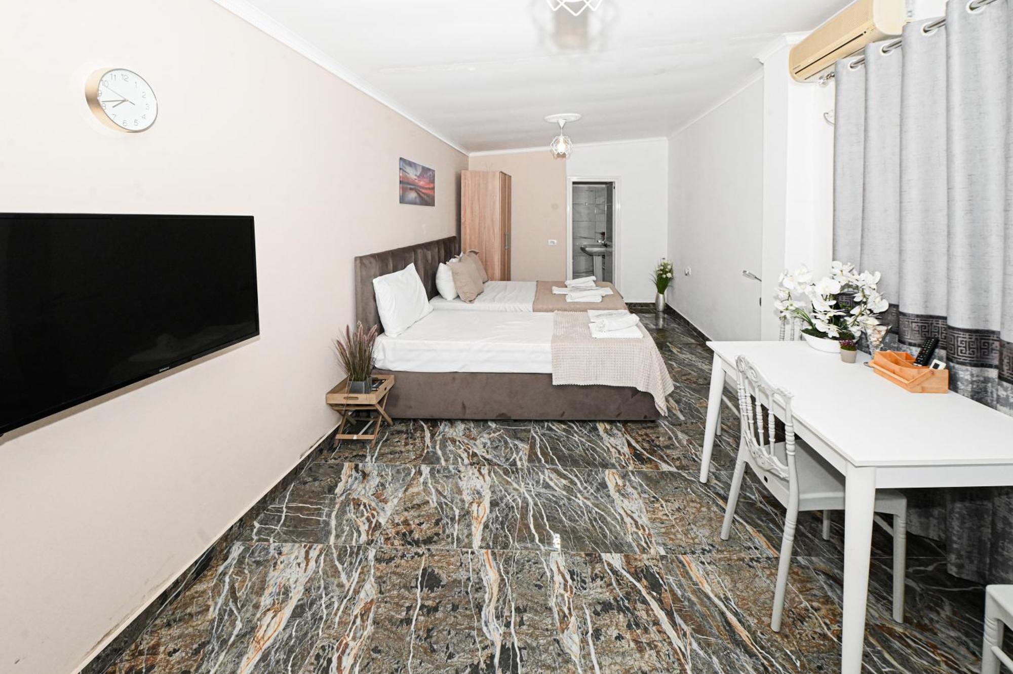 Hotel Fama Škalngur Dış mekan fotoğraf